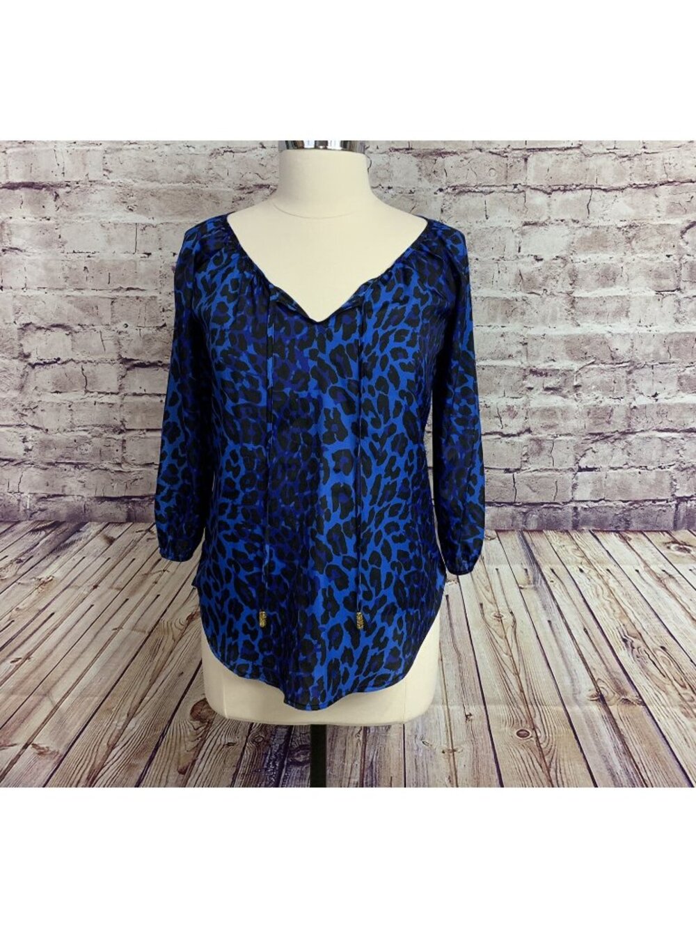 Saks Fifth Avenue Blue Animal Print V Neck 3/4 Sleeve Blouse